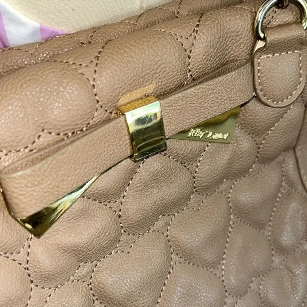 Vegan 🌱 Heart ❤️ Quilt & Bowtie Bag Summer neutral Sand colored Gold Detail✈️
